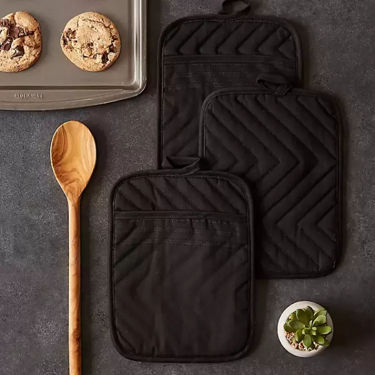 black_quilted_pc_potholder_set_4.webp Quilted 3-pc. Potholder Set>Kirklands Home Sale