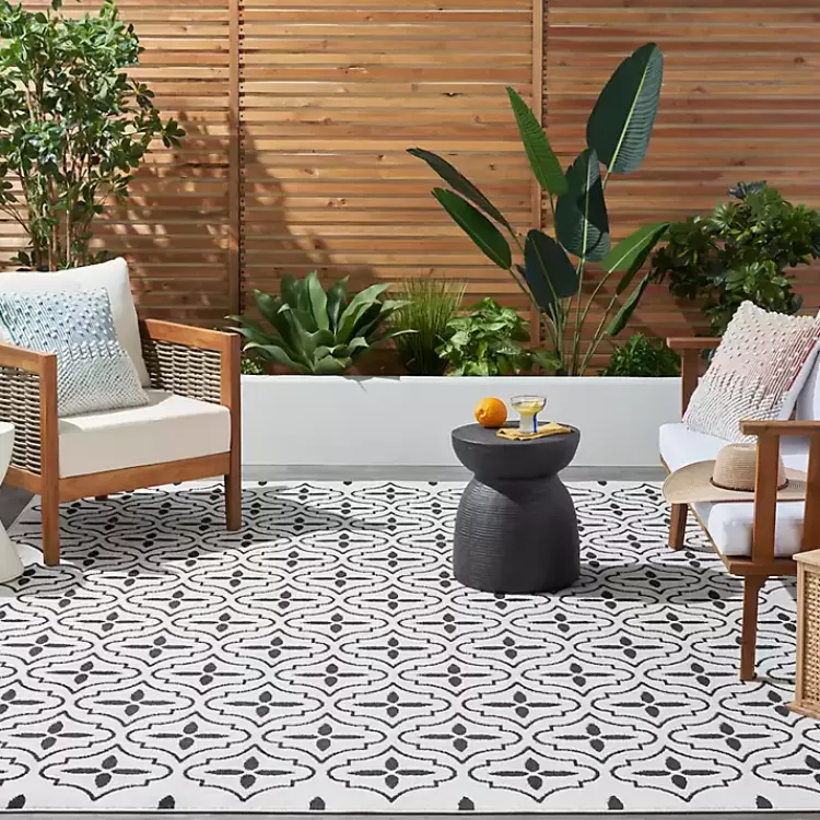 Ivory & Black Quatrefoil Indoor/Outdoor Rug, 5x7>Kirklands Home Online