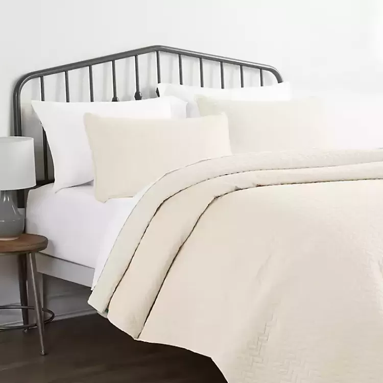 ivory_herringbone_quilted_pc_twin_coverlet_set_2.webp Herringbone Quilted 2-pc. Twin Coverlet Set>Kirklands Home Store